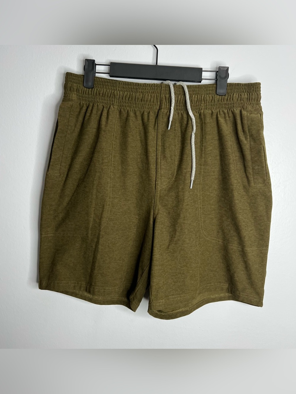 Beyond Yoga Freefit Easy Shorts Mens Large Deep Olive Green